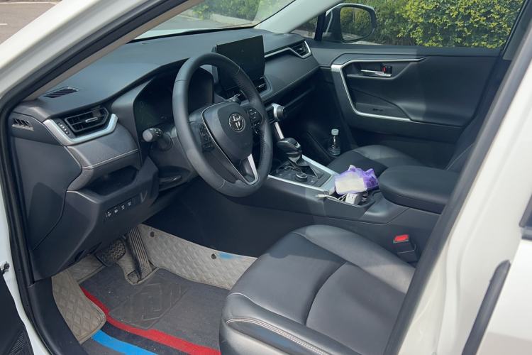 Used Toyota RAV4 2023 Dual-Engine 2.5L E-CVT Four-Wheel Drive Elite Plus Edition Interior 3