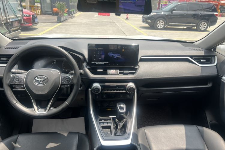 Used Toyota RAV4 2023 2.0L CVT Two-Wheel Drive Fashion Plus Edition Interior 3