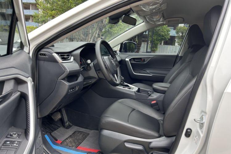 Used Toyota RAV4 2023 2.0L CVT Two-Wheel Drive Urban Edition Interior 3