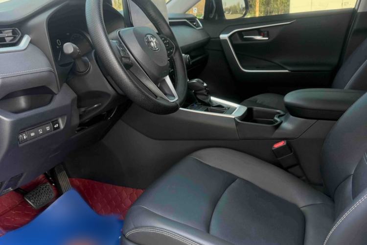 Used Toyota RAV4 2023 2.0L CVT Two-Wheel Drive Fashion Plus Edition Interior 3