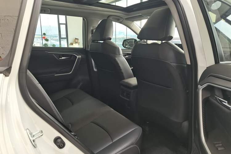 Used Toyota RAV4 2023 2.0L CVT Two-Wheel Drive Fashion Plus Edition Interior 3