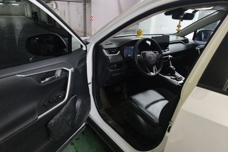 Used Toyota RAV4 2023 Dual-Engine 2.5L E-CVT Four-Wheel Drive Elite Plus Edition Interior 3