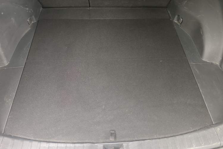 Used Toyota RAV4 2023 2.0L CVT Two-Wheel Drive 20th Anniversary Platinum Edition Interior 3