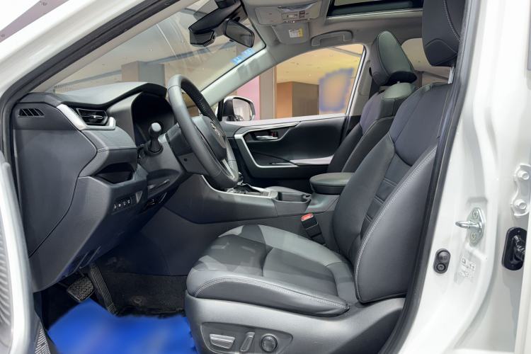 Used Toyota RAV4 2023 2.0L CVT Two-Wheel Drive Fashion Plus Edition Interior 3