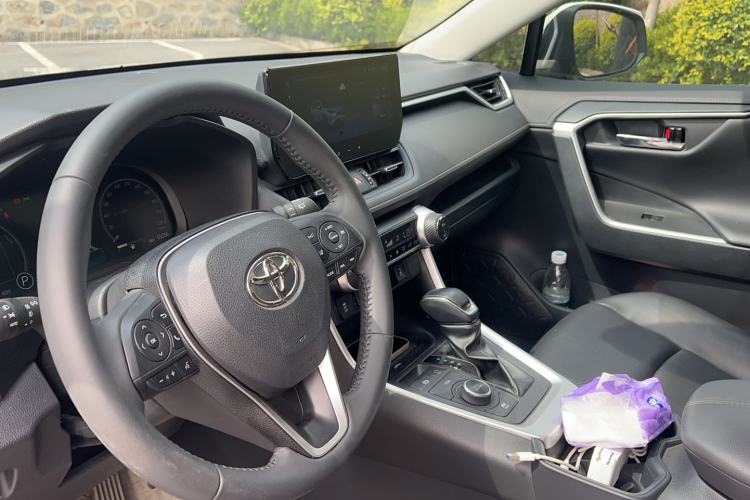 Used Toyota RAV4 2023 Dual-Engine 2.5L E-CVT Four-Wheel Drive Elite Plus Edition Interior 4