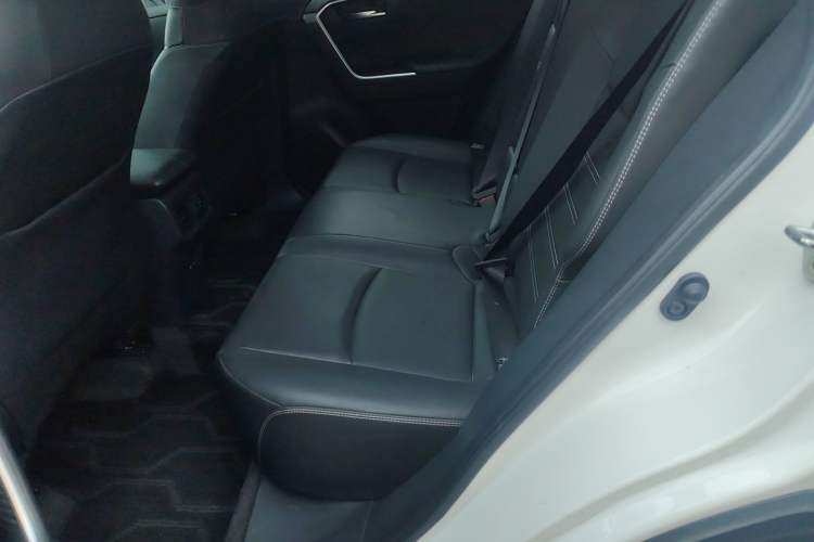 Used Toyota RAV4 2023 2.0L CVT Two-Wheel Drive 20th Anniversary Platinum Edition Interior 4