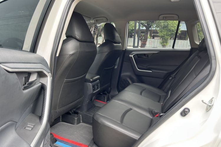 Used Toyota RAV4 2023 2.0L CVT Two-Wheel Drive Urban Edition Interior 4