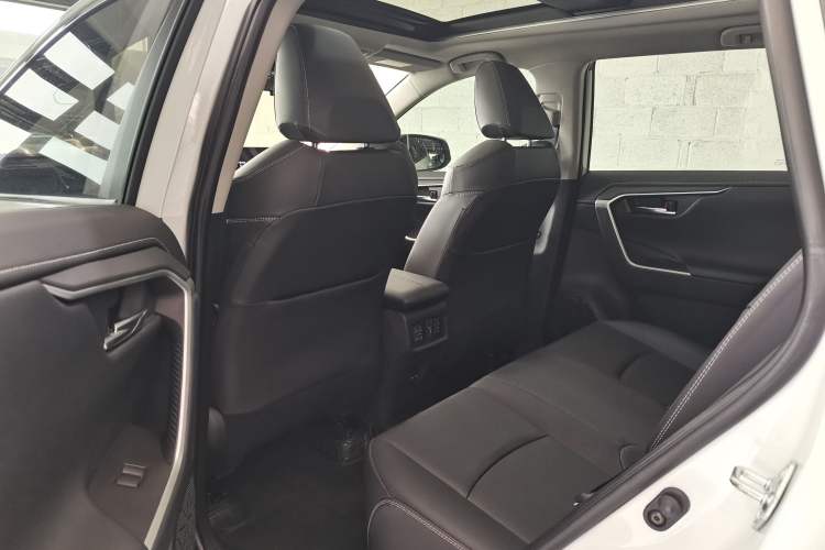 Used Toyota RAV4 2023 2.0L CVT Two-Wheel Drive Fashion Plus Edition Interior 4