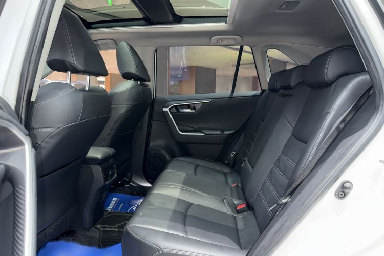 Used Toyota RAV4 2023 2.0L CVT Two-Wheel Drive Fashion Plus Edition Interior 4