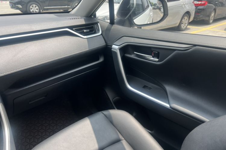 Used Toyota RAV4 2023 2.0L CVT Two-Wheel Drive Fashion Plus Edition Interior 5