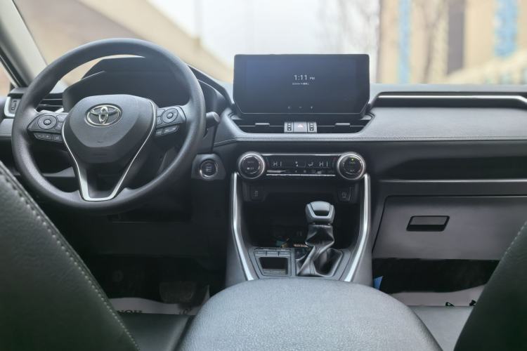 Used Toyota RAV4 2023 2.0L CVT Two-Wheel Drive Fashion Edition Interior 5