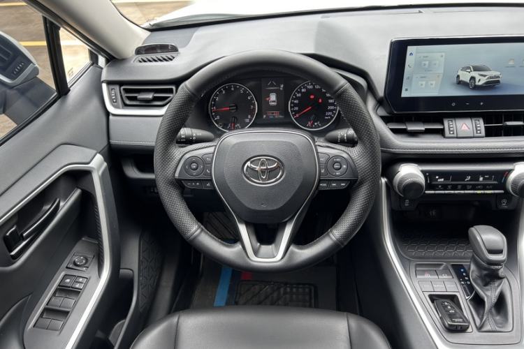 Used Toyota RAV4 2023 2.0L CVT Two-Wheel Drive Urban Edition Interior 5