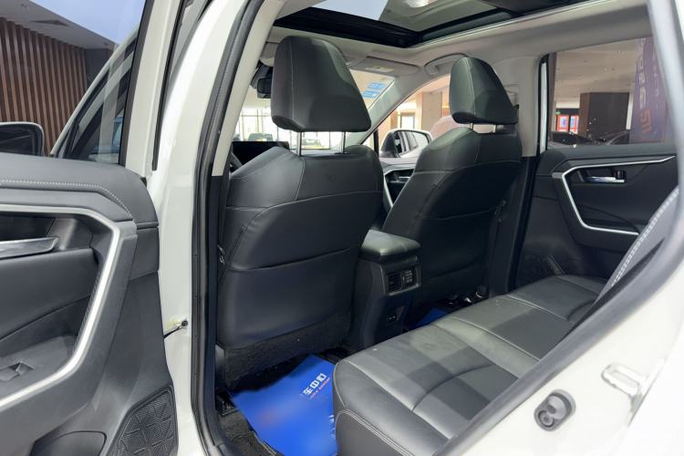 Used Toyota RAV4 2023 2.0L CVT Two-Wheel Drive Fashion Plus Edition Interior 5