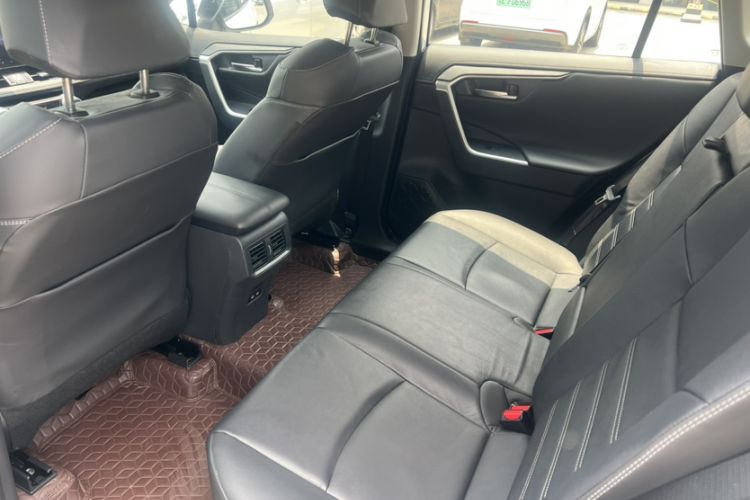 Used Toyota RAV4 2023 2.0L CVT Two-Wheel Drive Fashion Plus Edition Interior 6