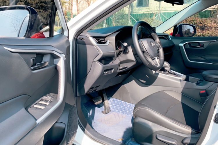 Used Toyota RAV4 2023 2.0L CVT Two-Wheel Drive Urban Edition Interior 6