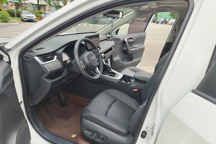 Used Toyota RAV4 2023 2.0L CVT Two-Wheel Drive 20th Anniversary Platinum Edition Interior 6