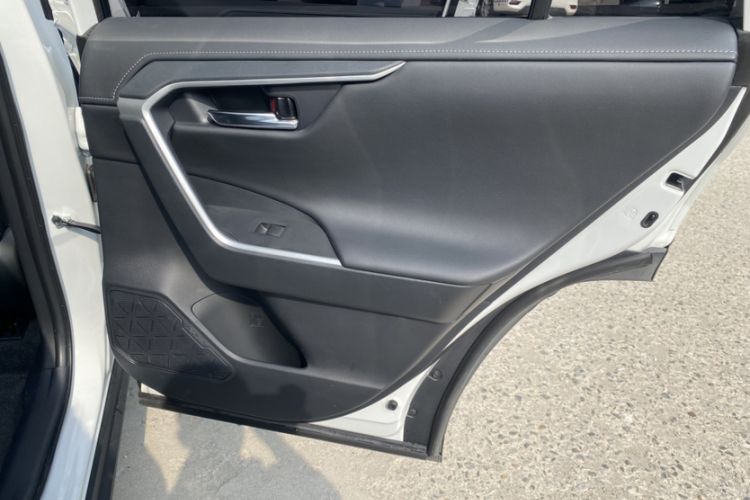 Used Toyota RAV4 2023 2.0L CVT Two-Wheel Drive 20th Anniversary Platinum Edition Interior 7