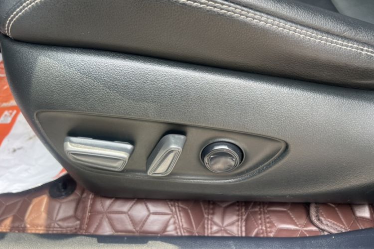 Used Toyota RAV4 2023 2.0L CVT Two-Wheel Drive Fashion Plus Edition Interior 8