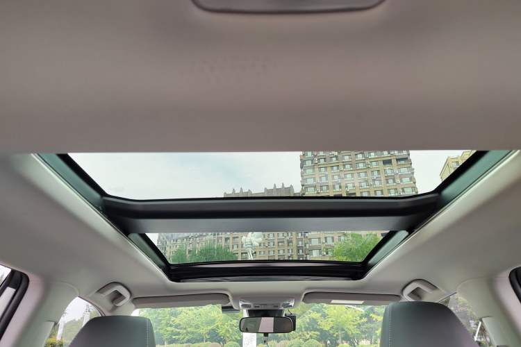 Used Toyota RAV4 2023 2.0L CVT Two-Wheel Drive 20th Anniversary Platinum Edition Interior 8