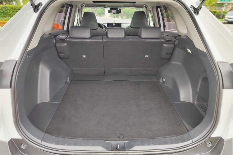 Used Toyota RAV4 2023 2.0L CVT Two-Wheel Drive 20th Anniversary Platinum Edition Interior 9