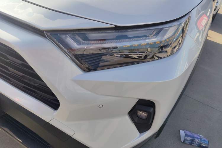 Used Toyota RAV4 2023 2.0L CVT Two-Wheel Drive 20th Anniversary Platinum Edition Left Front Headlight
