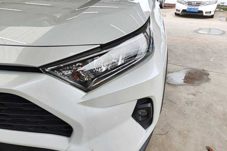 Used Toyota RAV4 2023 2.0L CVT Two-Wheel Drive Urban Edition Left Front Headlight