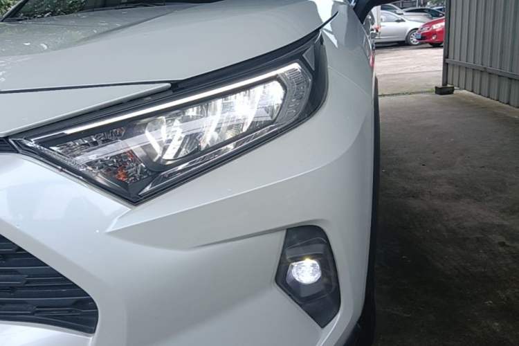 Used Toyota RAV4 2023 2.0L CVT Two-Wheel Drive Urban Edition Left Front Headlight
