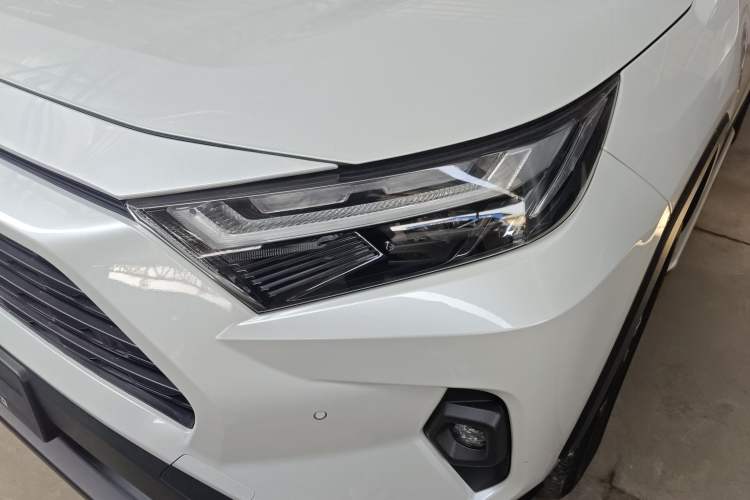 Used Toyota RAV4 2023 2.0L CVT Two-Wheel Drive 20th Anniversary Platinum Edition Left Front Headlight