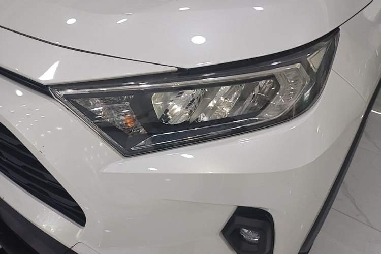 Used Toyota RAV4 2023 Dual-Motor 2.5L E-CVT Two-Wheel Drive Elite Edition Left Front Headlight