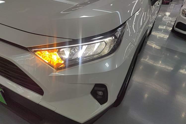 Used Toyota RAV4 2023 2.0L CVT Two-Wheel Drive Urban Edition Left Front Headlight