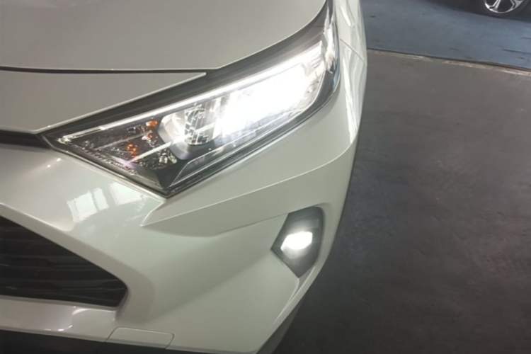 Used Toyota RAV4 2023 2.0L CVT Two-Wheel Drive Urban Edition Left Front Headlight
