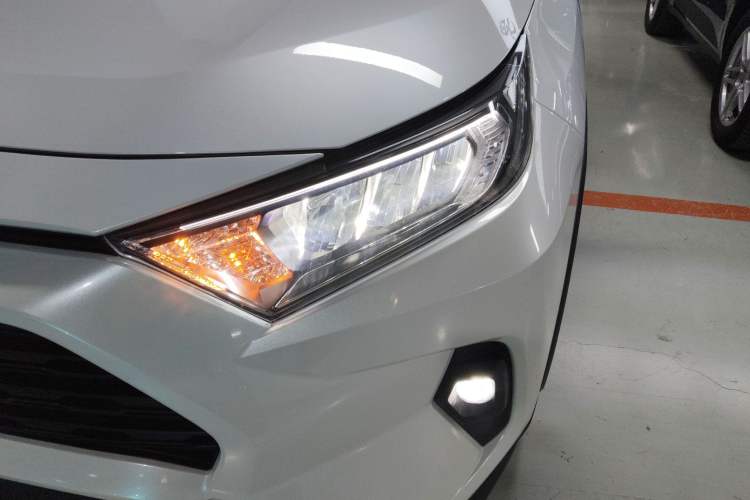 Used Toyota RAV4 2023 2.0L CVT Two-Wheel Drive Urban Edition Left Front Headlight