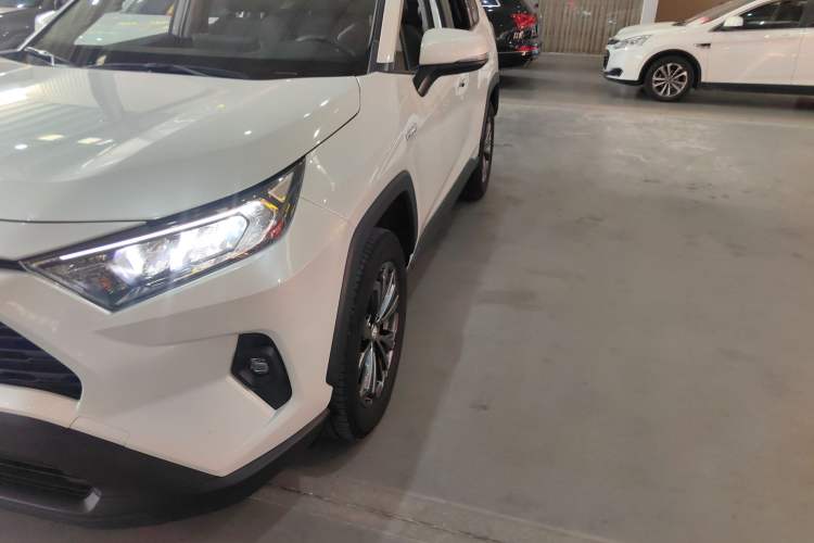 Used Toyota RAV4 2023 Dual-Motor 2.5L E-CVT Two-Wheel Drive Elite Edition Left Front Headlight