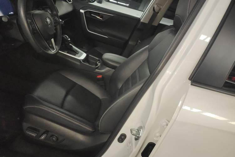 Used Toyota RAV4 2023 2.0L CVT Two-Wheel Drive Fashion Plus Edition Left Front Seat