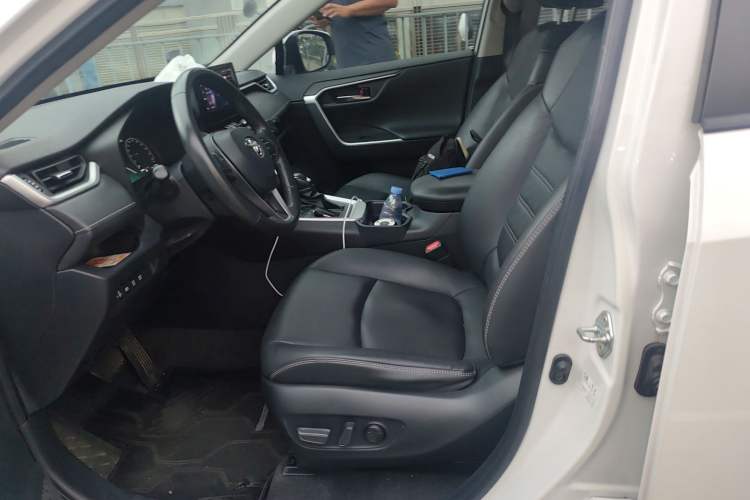 Used Toyota RAV4 2023 2.0L CVT Two-Wheel Drive 20th Anniversary Platinum Edition Left Front Seat