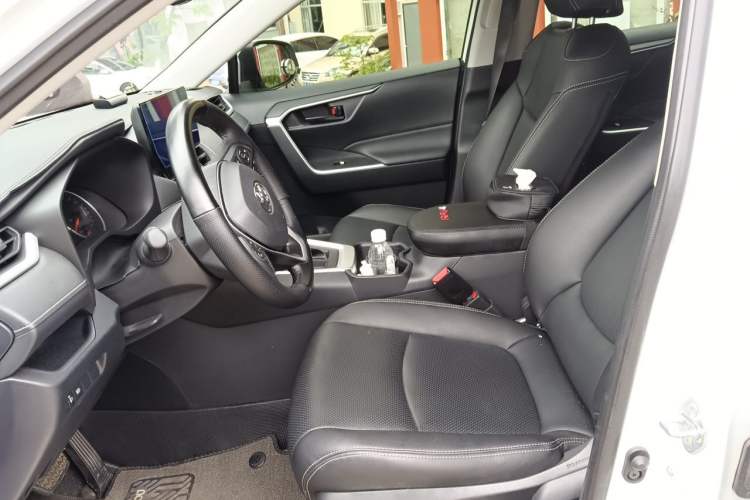 Used Toyota RAV4 2023 2.0L CVT Two-Wheel Drive Urban Edition Left Front Seat