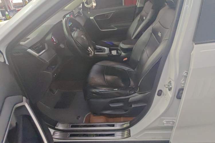 Used Toyota RAV4 2023 2.0L CVT Two-Wheel Drive Urban Edition Left Front Seat