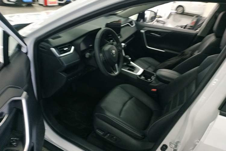 Used Toyota RAV4 2023 2.0L CVT Two-Wheel Drive Fashion Plus Edition Left Front Seat