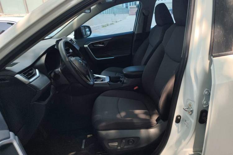 Used Toyota RAV4 2023 2.0L CVT Two-Wheel Drive Fashion Edition Left Front Seat
