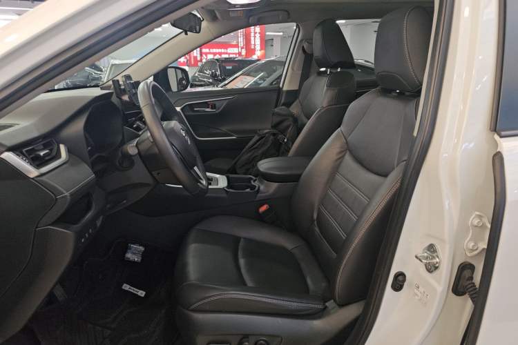 Used Toyota RAV4 2023 2.0L CVT Two-Wheel Drive 20th Anniversary Platinum Edition Left Front Seat