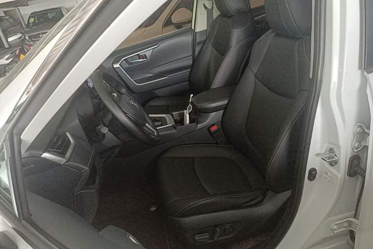 Used Toyota RAV4 2023 2.0L CVT Two-Wheel Drive Fashion Edition Left Front Seat