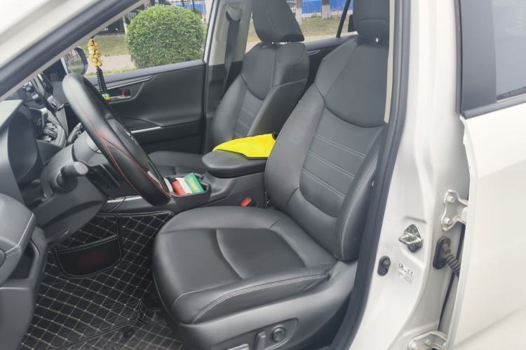 Used Toyota RAV4 2023 Dual-Engine 2.5L E-CVT Two-Wheel Drive Elite Plus Edition Left Front Seat