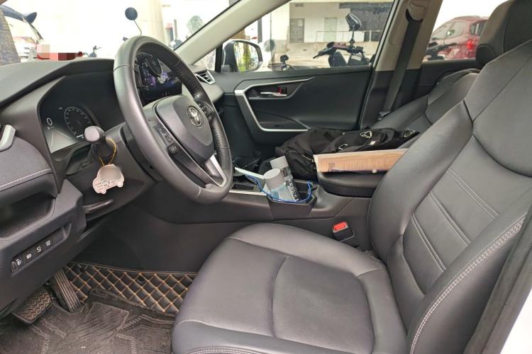 Used Toyota RAV4 2023 2.0L CVT Two-Wheel Drive 20th Anniversary Platinum Edition Left Front Seat