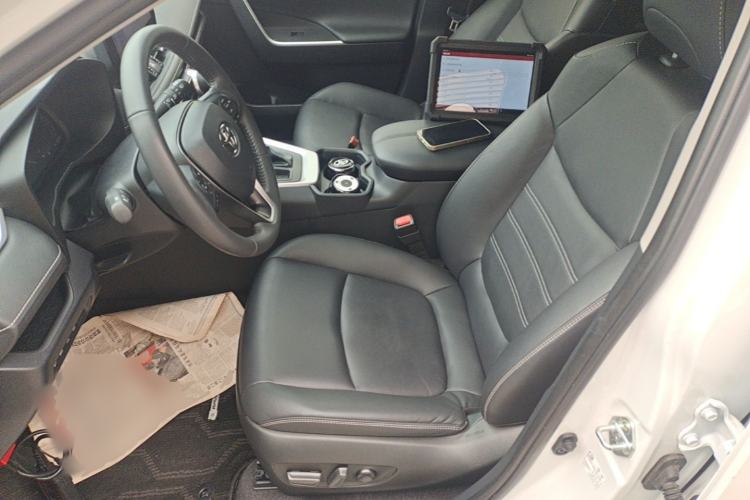 Used Toyota RAV4 2023 2.0L CVT Two-Wheel Drive 20th Anniversary Platinum Edition Left Front Seat