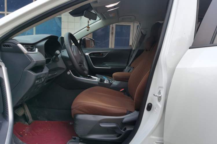 Used Toyota RAV4 2023 2.0L CVT Two-Wheel Drive Urban Edition Left Front Seat