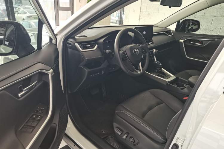 Used Toyota RAV4 2023 2.0L CVT Two-Wheel Drive Fashion Plus Edition Left Front Seat