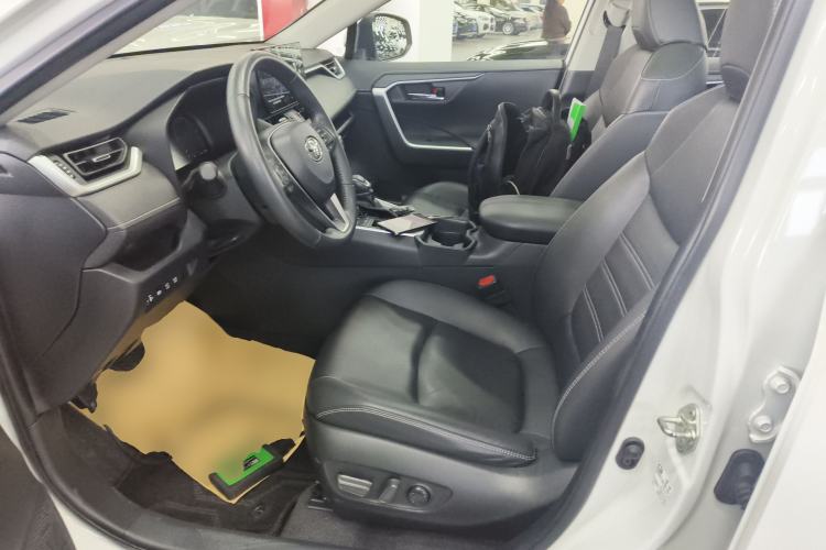 Used Toyota RAV4 2023 2.0L CVT Two-Wheel Drive Fashion Plus Edition Left Front Seat