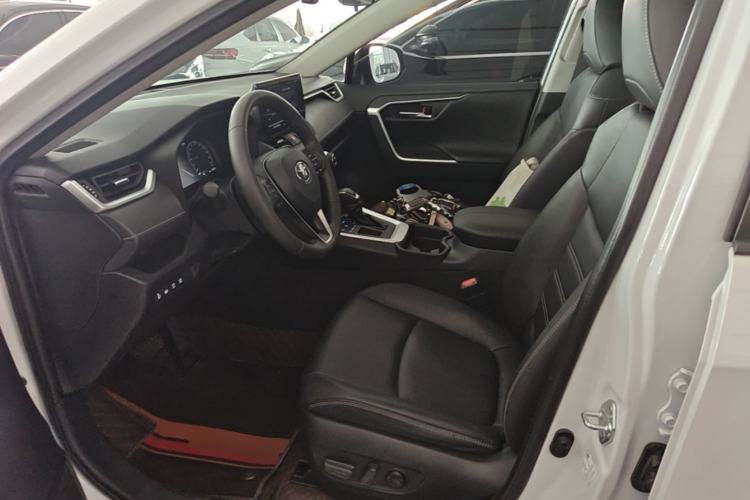 Used Toyota RAV4 2023 2.0L CVT Two-Wheel Drive Fashion Plus Edition Left Front Seat