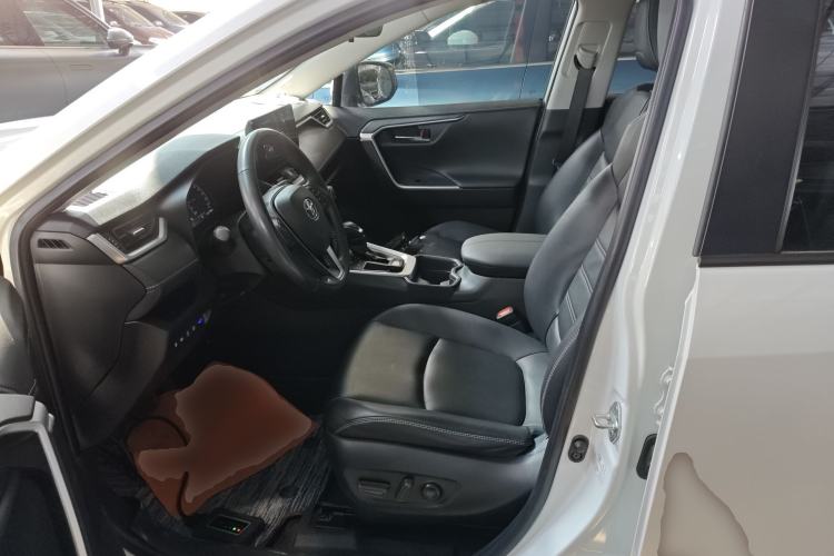 Used Toyota RAV4 2023 2.0L CVT Two-Wheel Drive 20th Anniversary Platinum Edition Left Front Seat