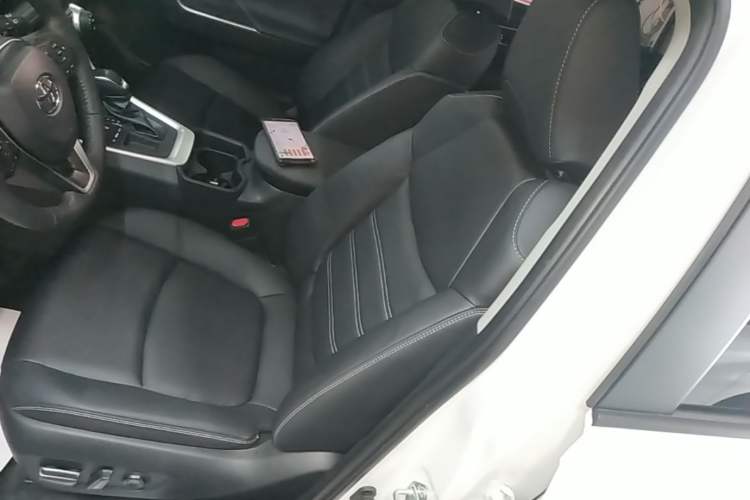 Used Toyota RAV4 2023 2.0L CVT Two-Wheel Drive 20th Anniversary Platinum Edition Left Front Seat